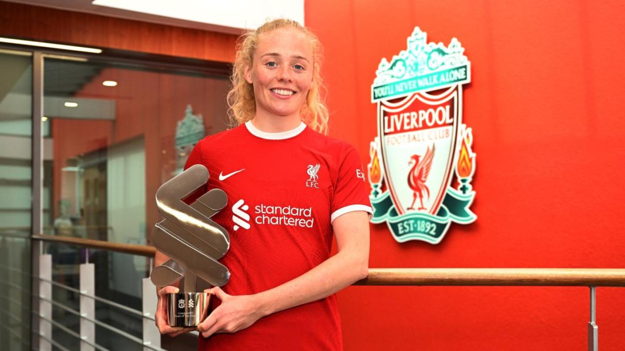 CHUTOGEL - Pemain wanita Liverpool FC yang menyumbang trofi bulan ini